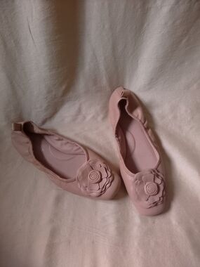 Taryn Rose Dusty Pink Floral Ballet Flats
